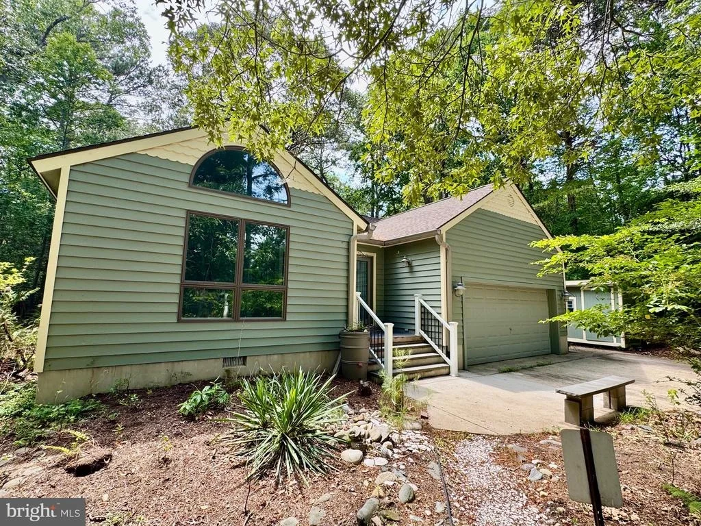 Photo of 23735 WOODS DRIVE