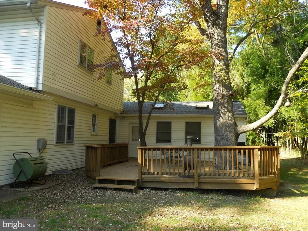 Photo of 1805 QUEENSGUARD ROAD