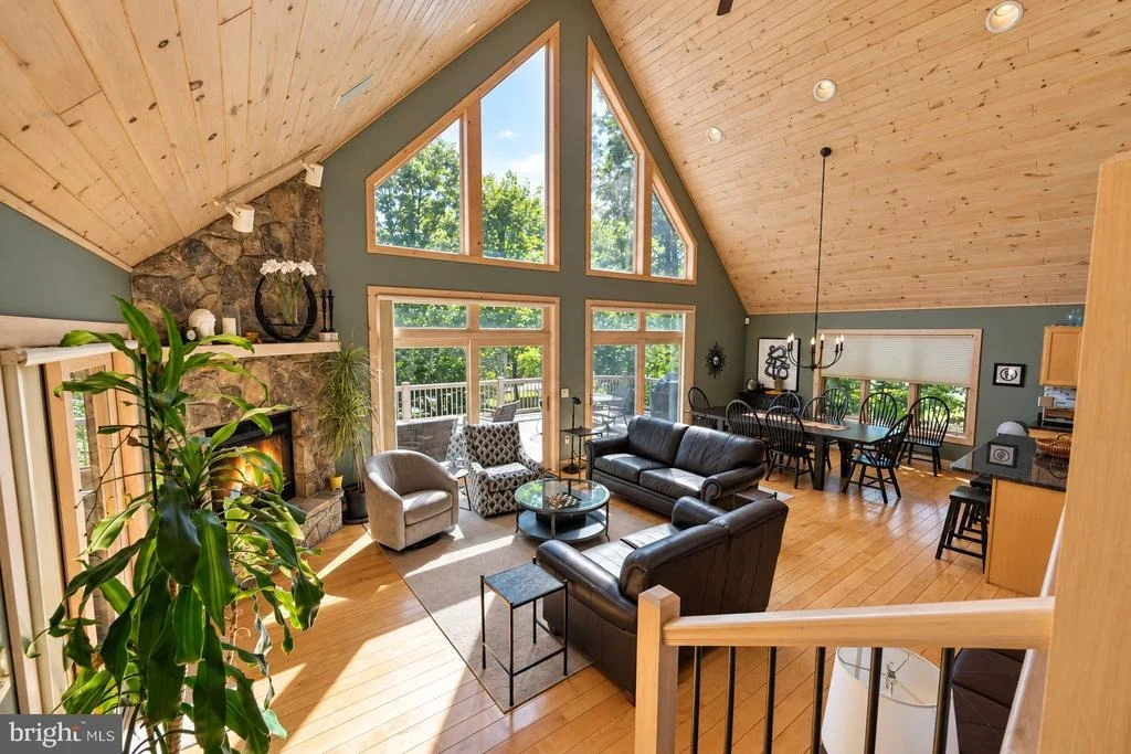 Photo of 431 MOUNTAINTOP ROAD