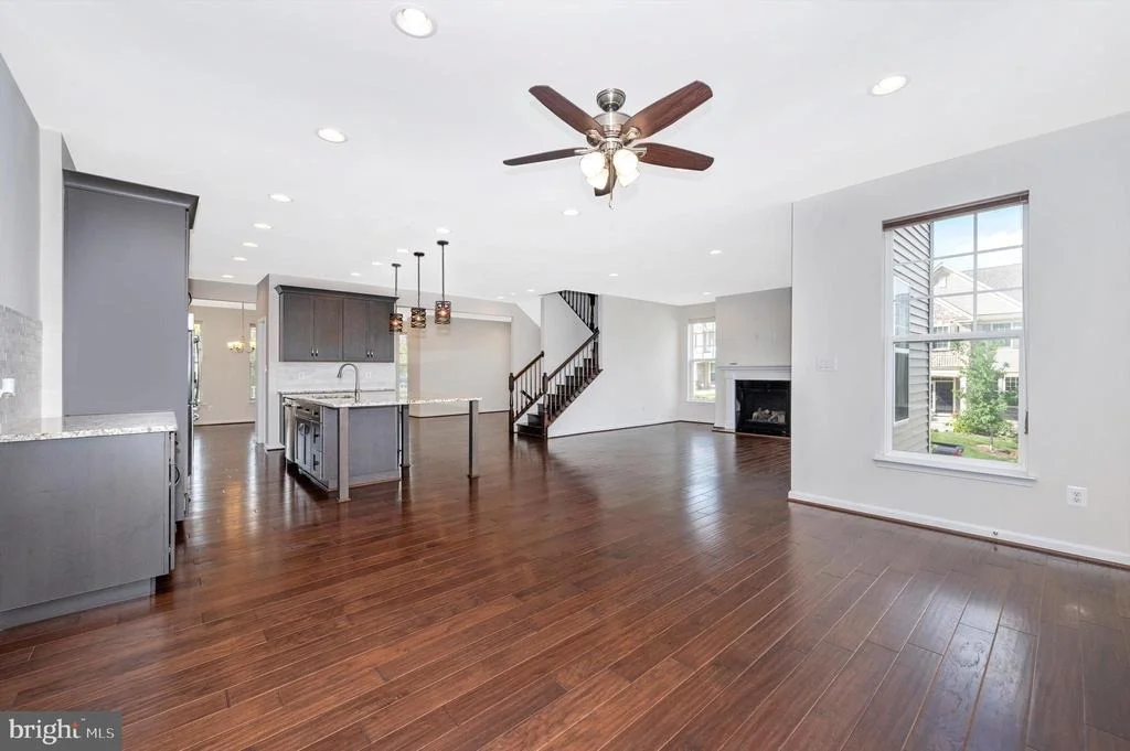 Photo of 8420 CLIFFVIEW LANE