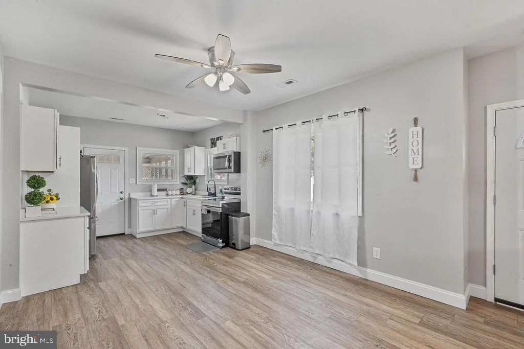 Photo of 8489 ARBUTUS ROAD