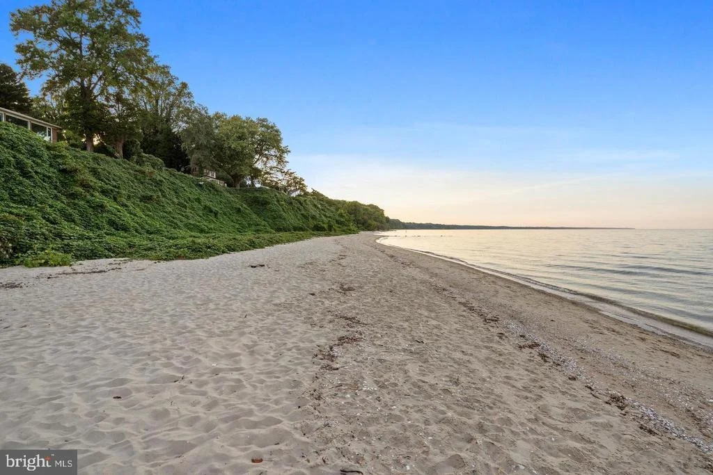 Photo of 5424 BEACH DRIVE