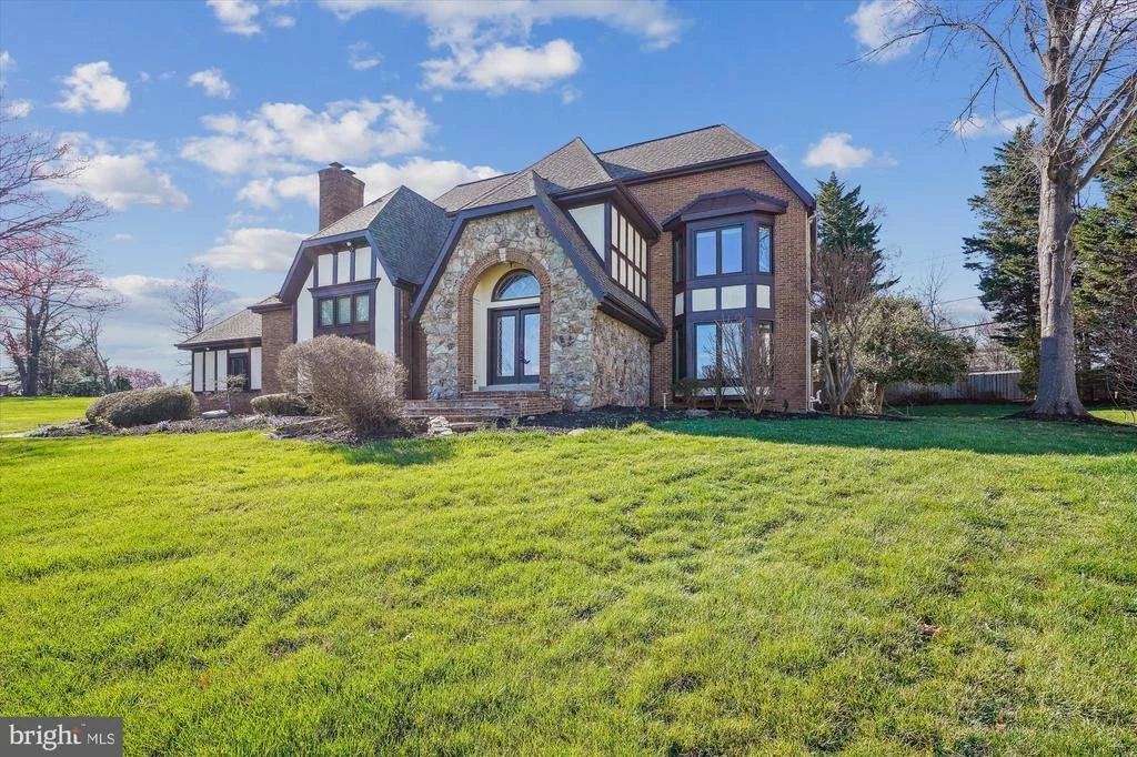 Photo of 18604 WILLOW OAK DRIVE