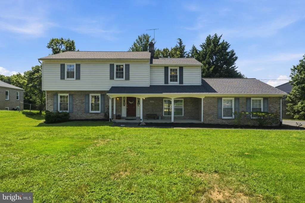 Photo of 2400 E GATE DRIVE