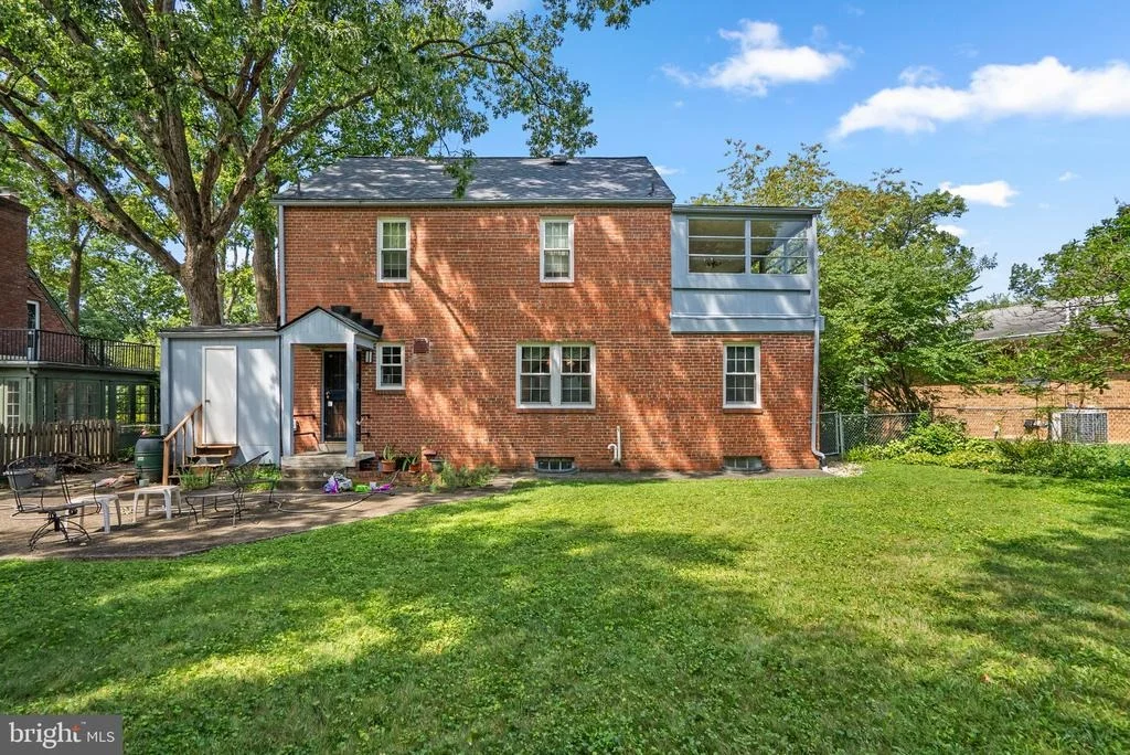 Photo of 8911 BRADFORD ROAD