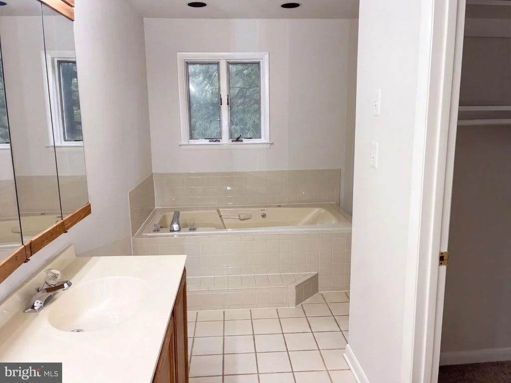 Photo of 542 JONATHAN ROAD