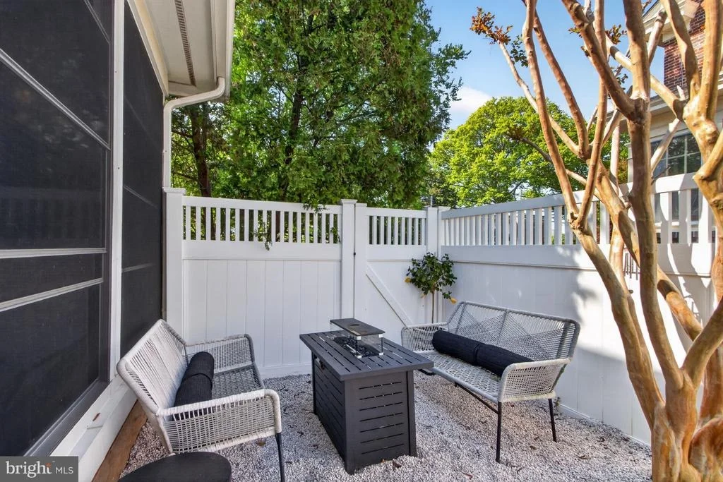 Photo of 829 SAVANNAH ROAD