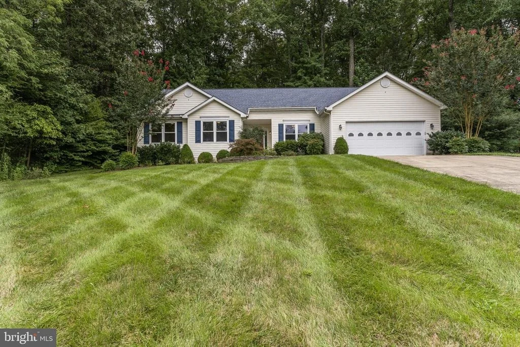 Photo of 8095 SETTLE COURT