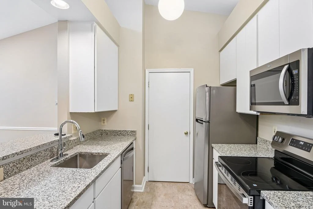 Photo of Unit 9C32 at 13701 MODRAD WAY