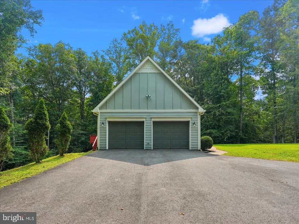 Photo of 8253 HONEYSUCKLE ROAD