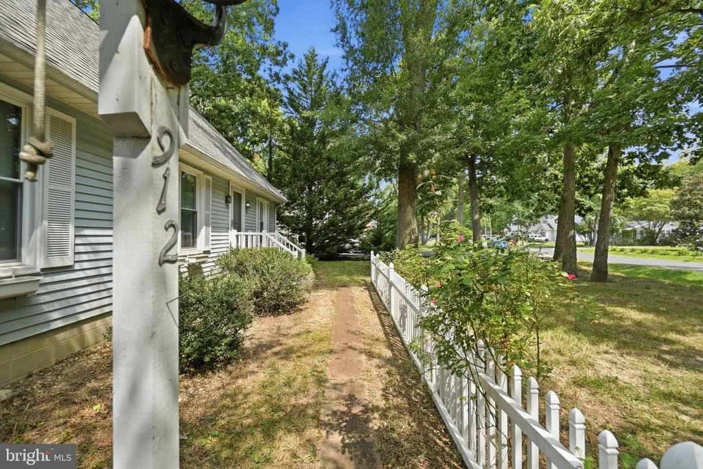 Photo of 912 BUCKINGHAM DRIVE