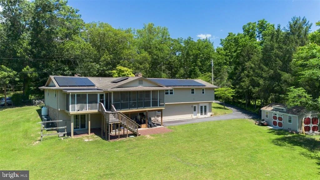 Photo of 1618 EAGLE SCHOOL ROAD