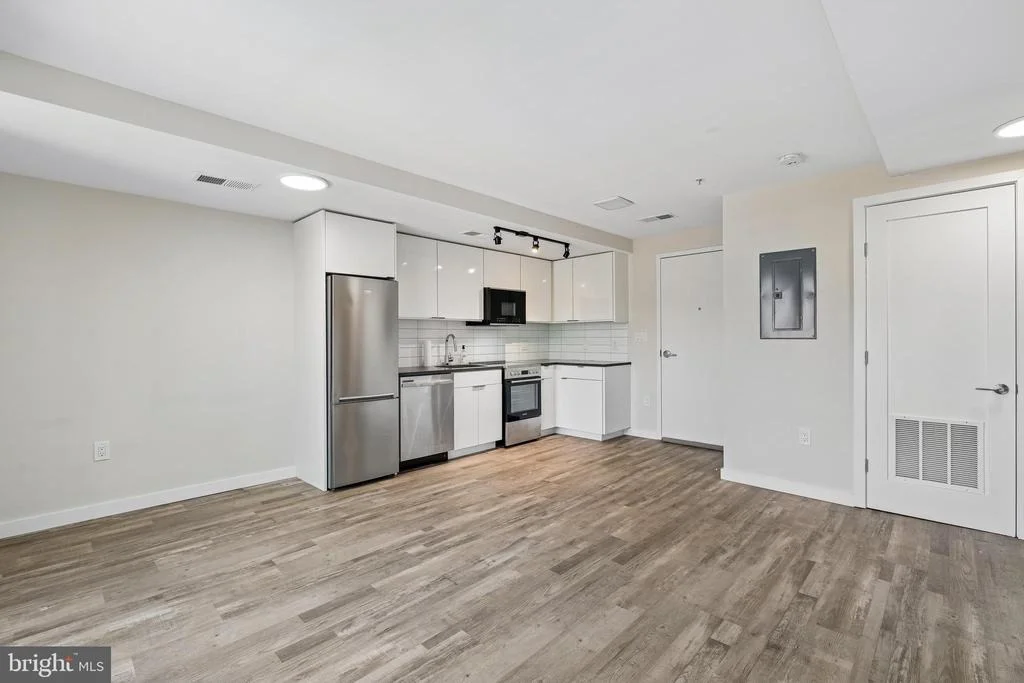 Photo of Unit 401 at 700 ROEDER ROAD