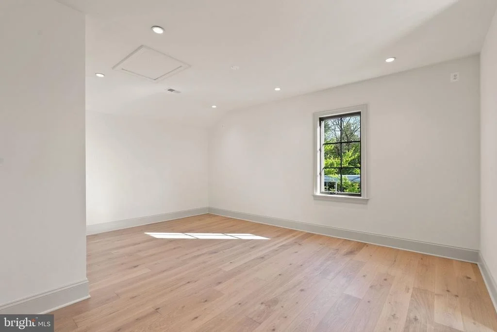 Photo of 1223 SOMERSET DRIVE