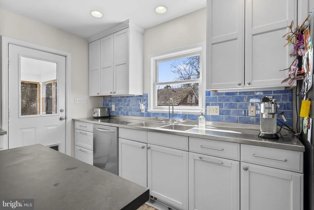 Photo of 212 DEARBORN AVENUE