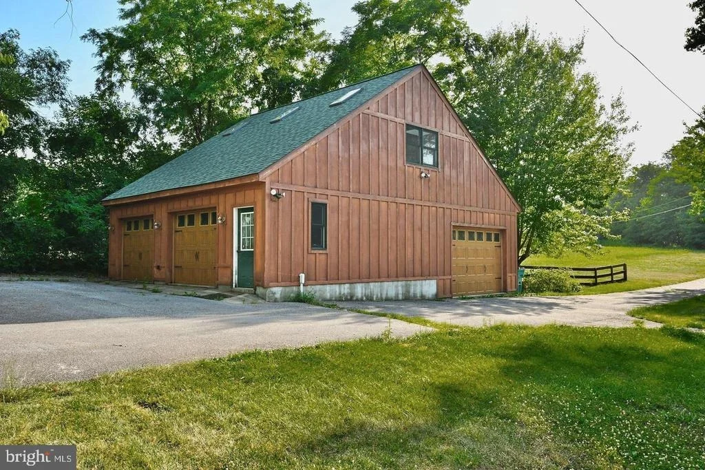 Photo of 8051 OLD RECEIVER ROAD