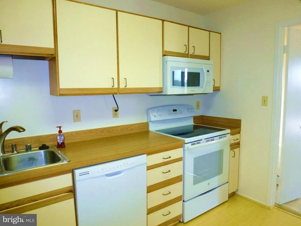Photo of Unit 2902 at 15107 INTERLACHEN DRIVE