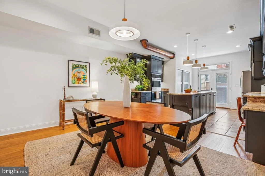 Photo of 1124 G STREET NE