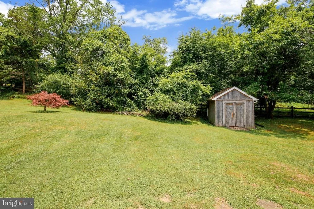 Photo of 2417 NEES LANE