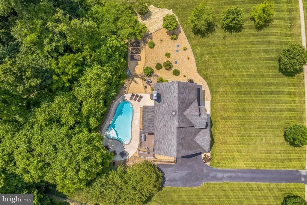 Photo of 2058 BAYTHORNE ROAD