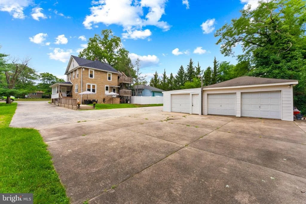 Photo of 1124 MANTUA PIKE