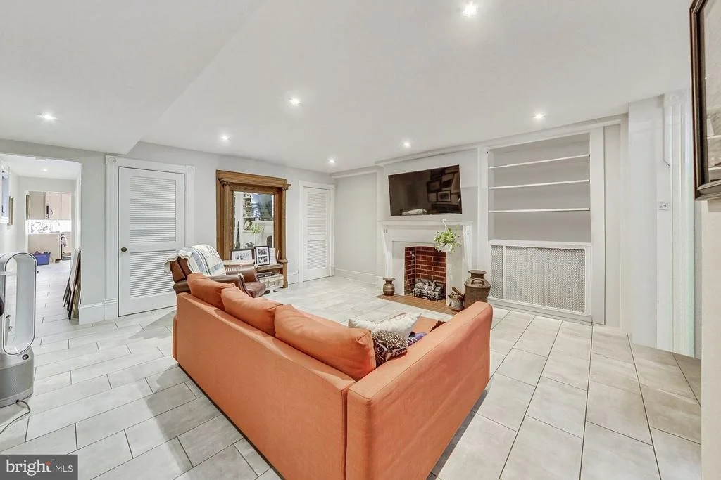 Photo of 210 8TH STREET SE