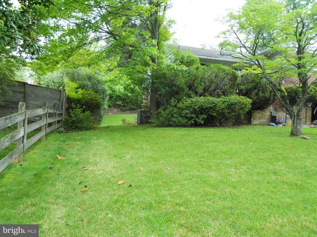 Photo of 302 BURNT MILLS AVENUE