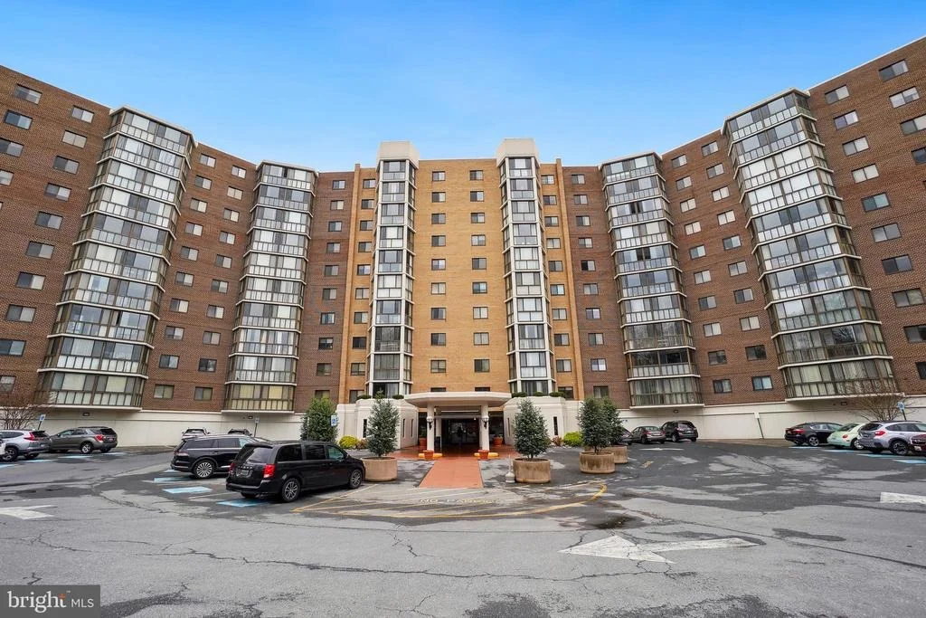 Photo of Unit 4517 at 15100 INTERLACHEN DRIVE