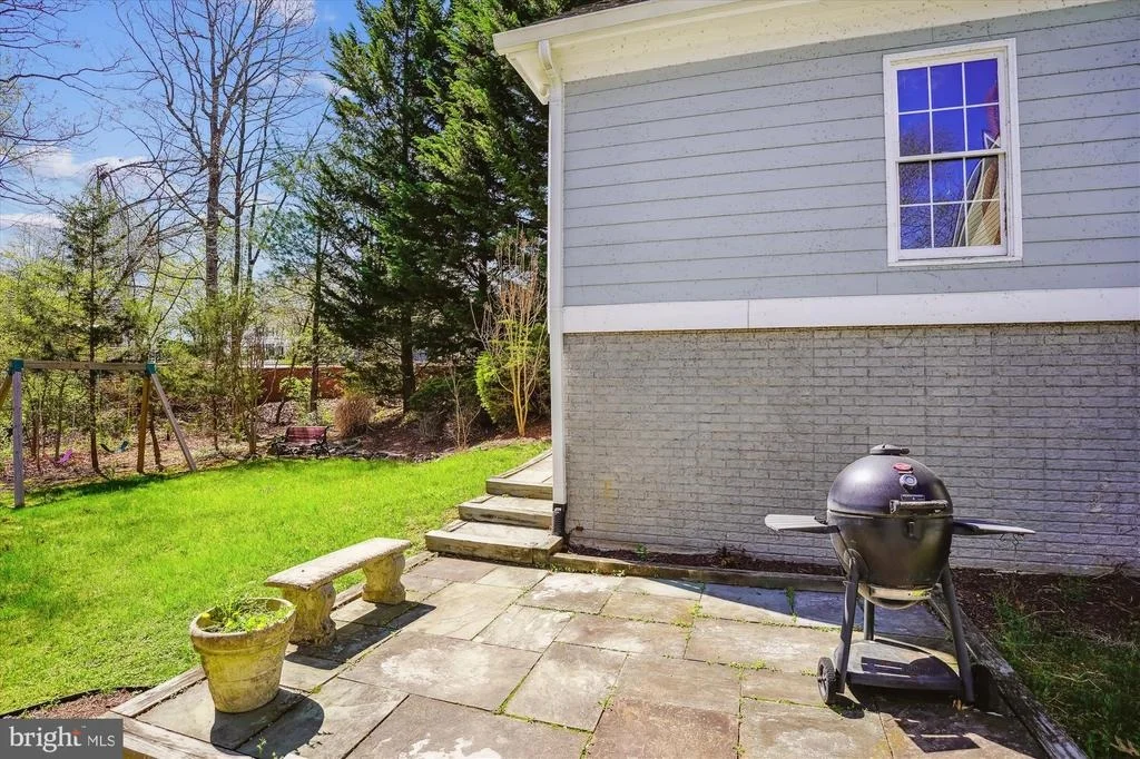 Photo of 302 TSCHIFFELY SQUARE ROAD