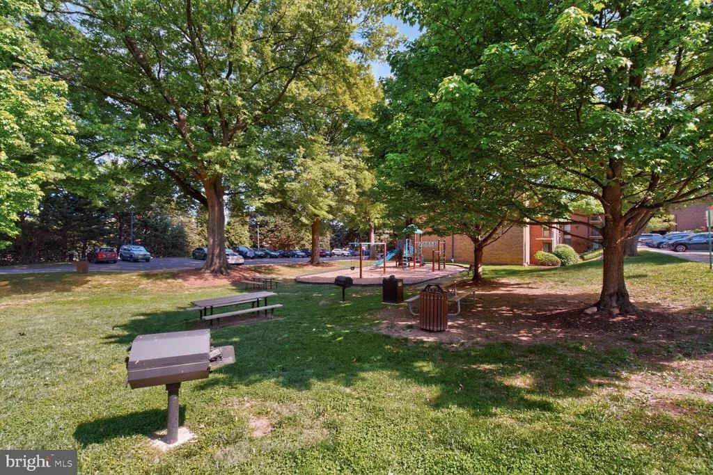 Photo of Unit 20201 at 2004 COLERIDGE DRIVE