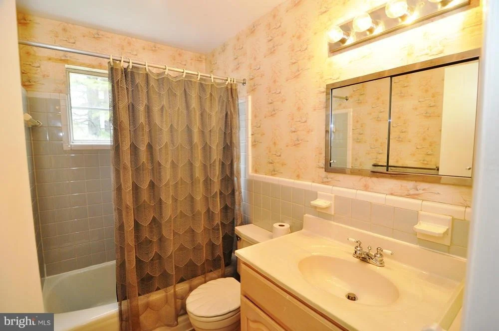 Photo of 6504 DRYDEN DRIVE