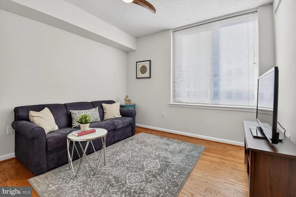 Photo of Unit 405 at 930 WAYNE AVENUE