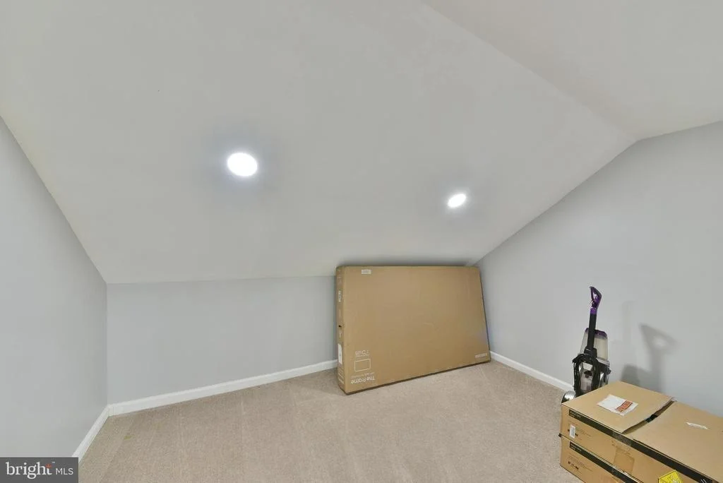 Photo of 8 WINDOVER LANE
