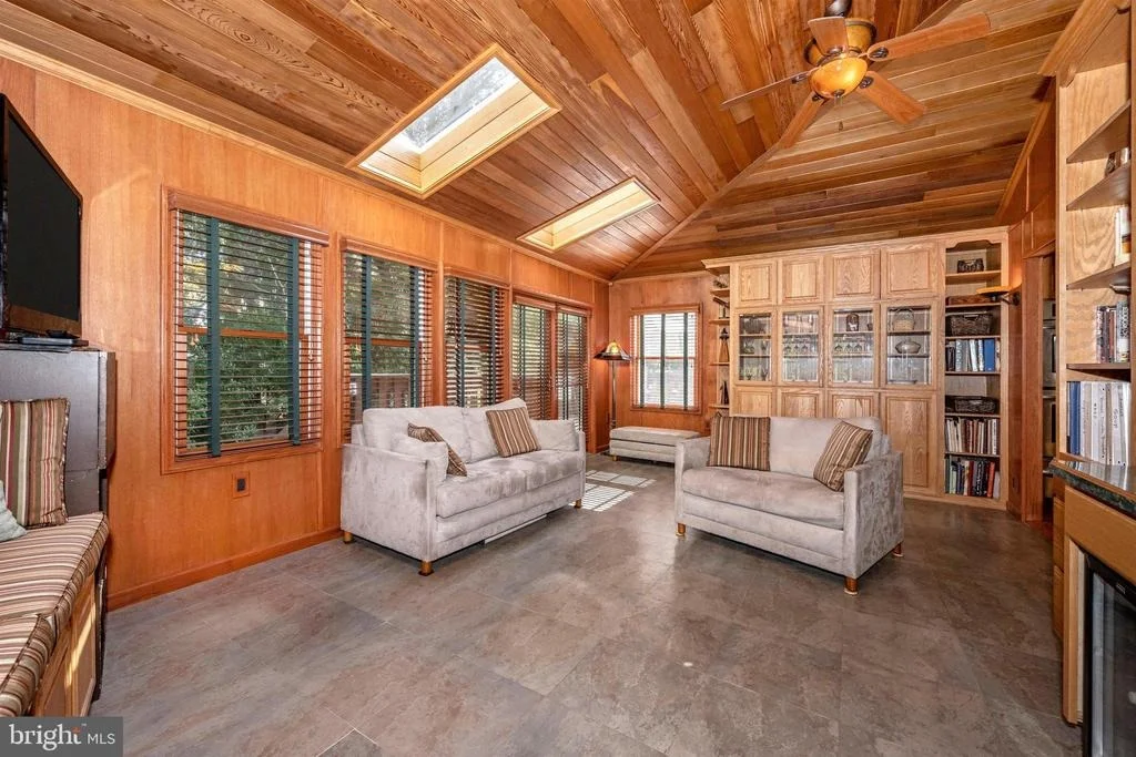 Photo of 19213 JERICHO DRIVE