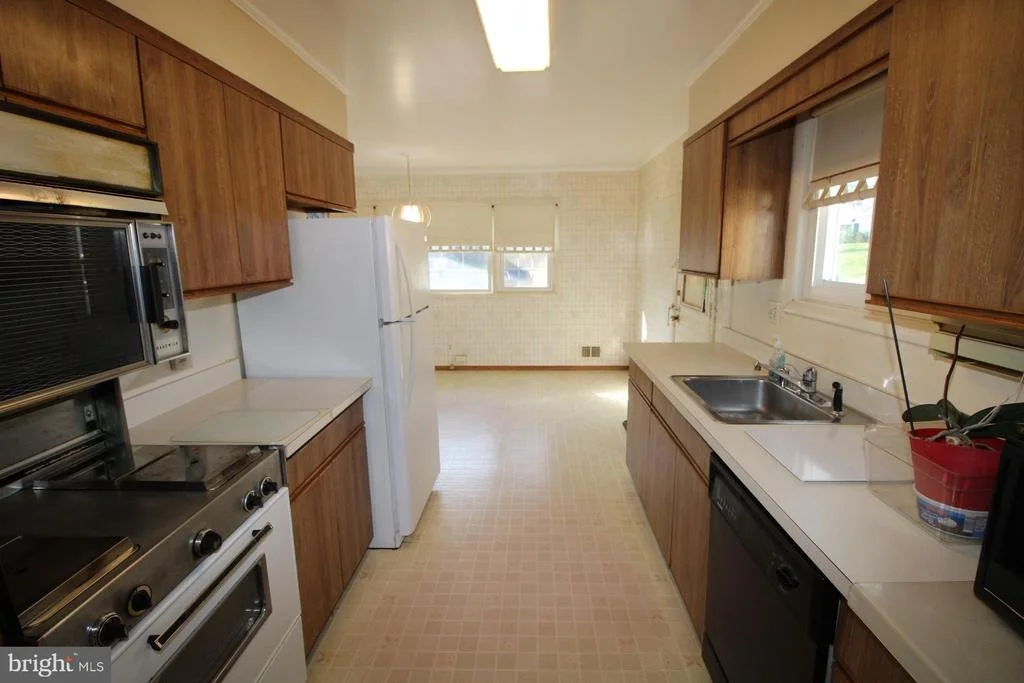 Photo of 1222 DOWNS DRIVE