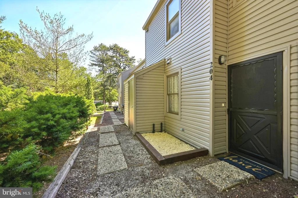 Photo of Unit 204 at 204 BROMLEY ESTATES