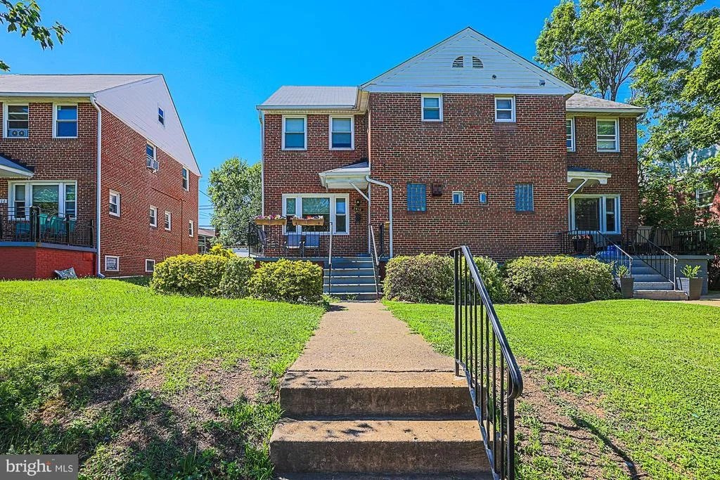 Photo of 3910 LABYRINTH ROAD