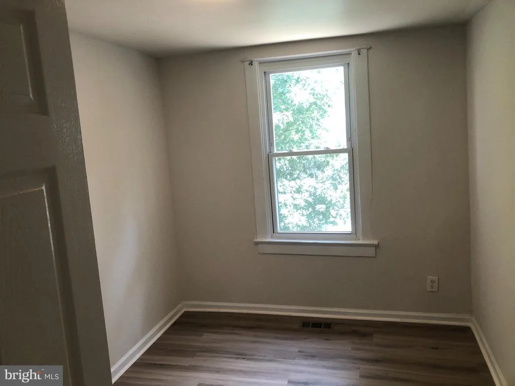 Photo of 516 MENTOR AVENUE