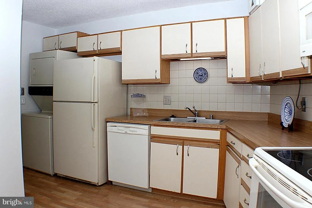 Photo of Unit 1218 at 15101 INTERLACHEN DRIVE