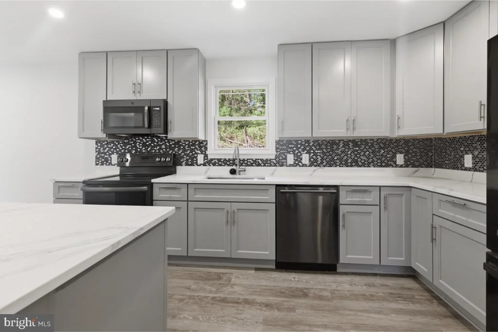 Photo of 24823 CUTSAIL DRIVE