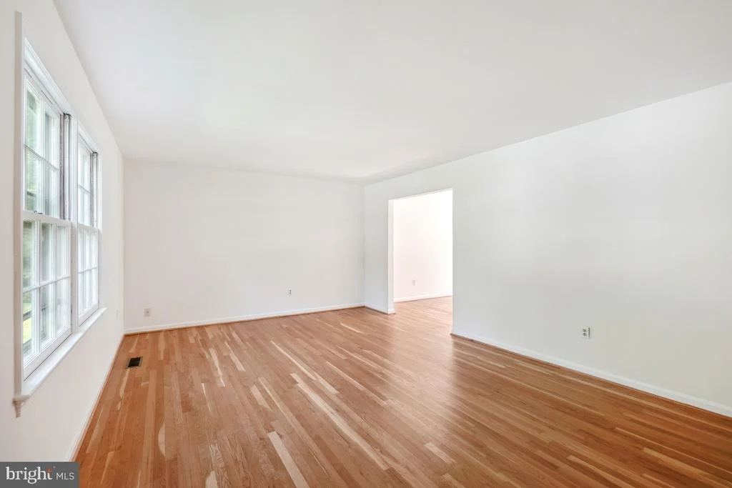 Photo of 882 DIAMOND DRIVE