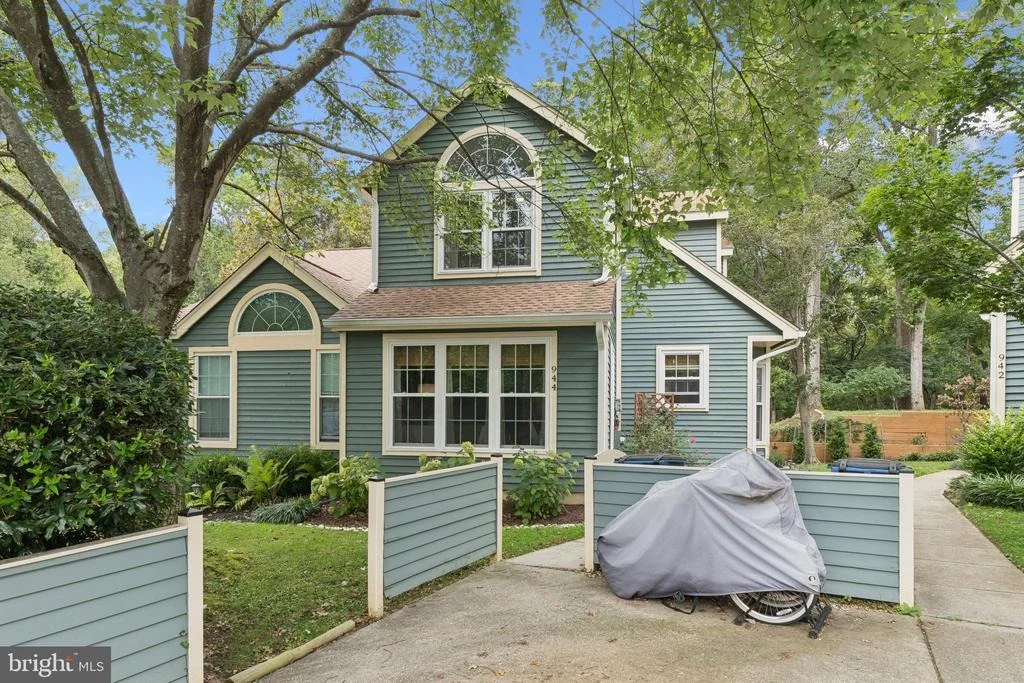 Photo of 944 YACHTSMAN WAY