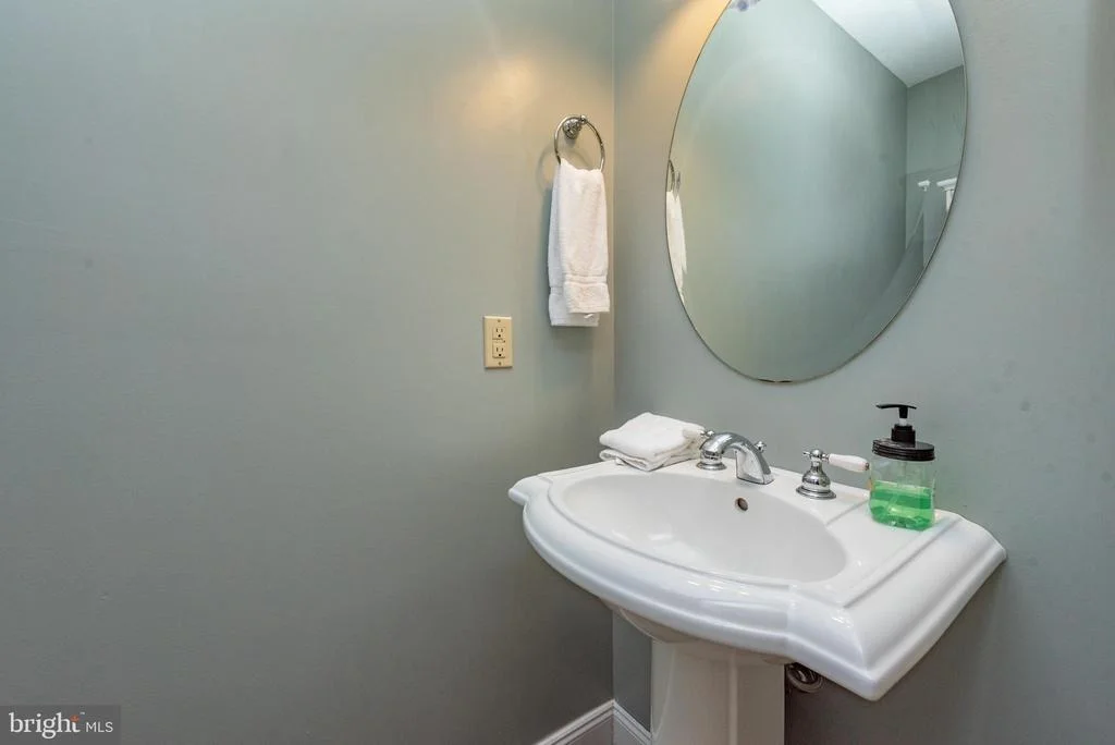 Photo of 2828 GLENDALE ROAD