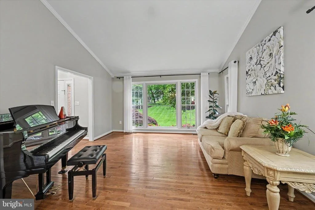 Photo of 8033 CREST ROAD
