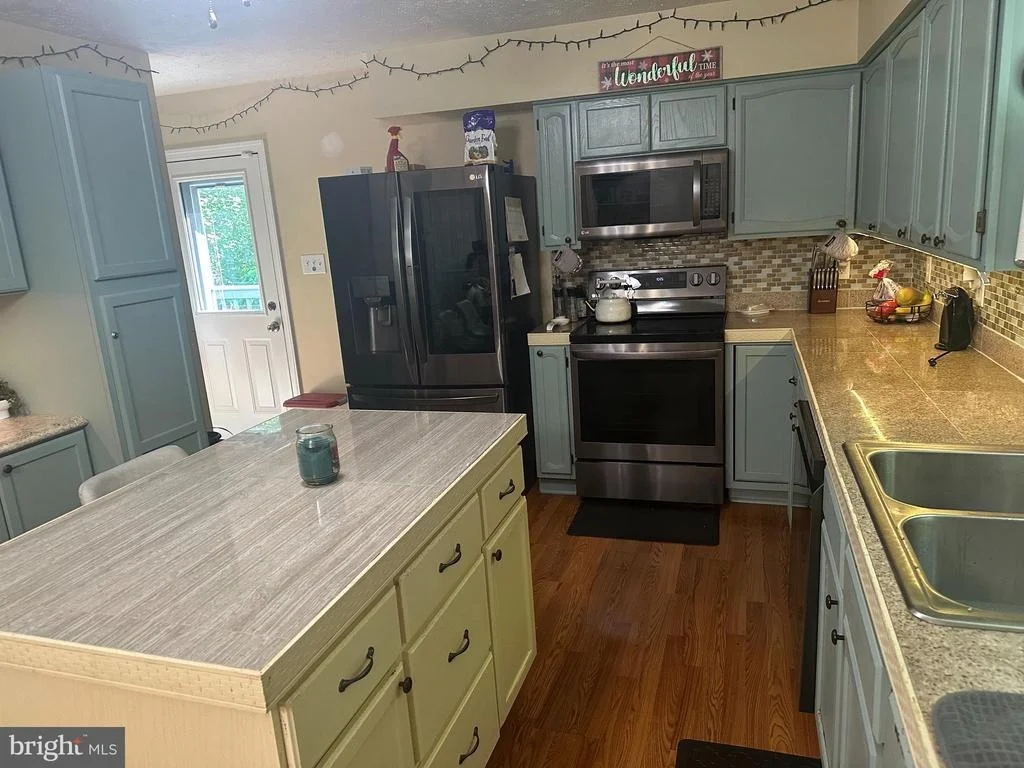 Photo of 440 BLUEBIRD WAY