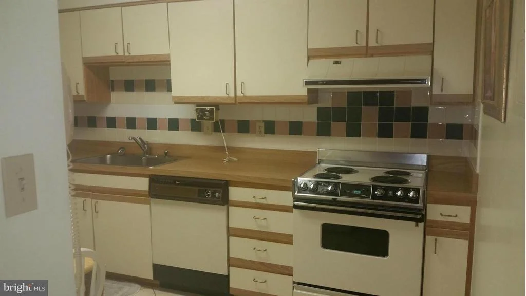 Photo of Unit 3301 at 15115 INTERLACHEN DRIVE