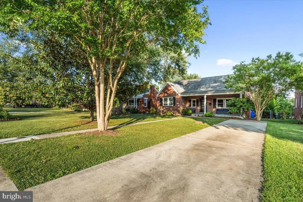 Photo of 604 LEE PLACE