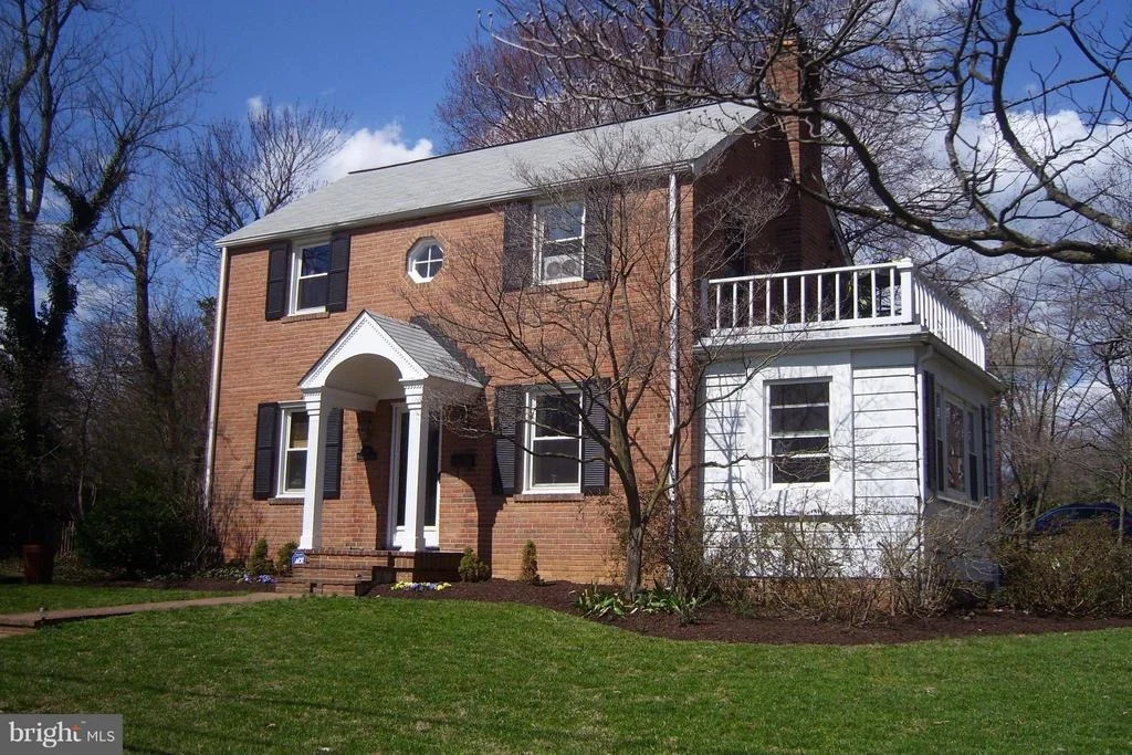 Photo of 221 WILLIAMSBURG DRIVE