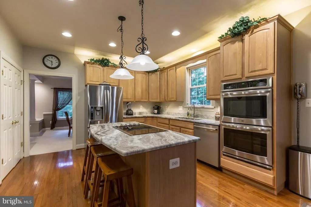 Photo of 325 SPLIT OAK LANE