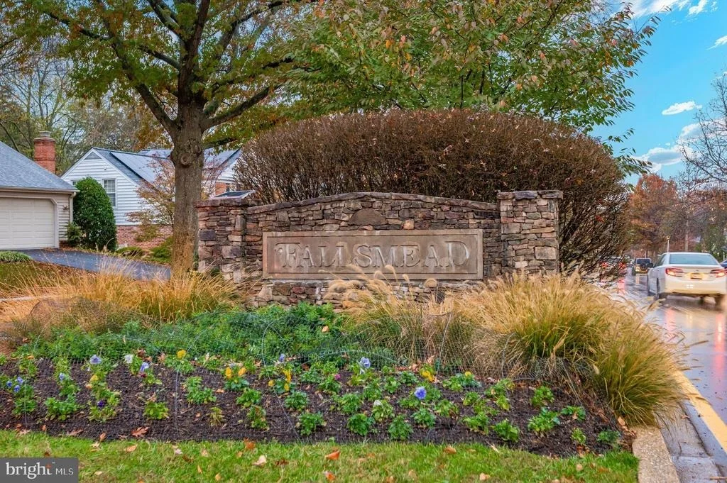 Photo of 1104 FALLSMEAD WAY